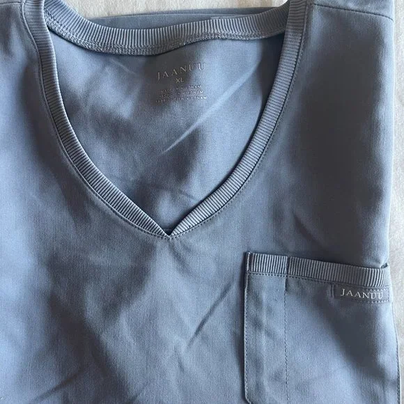 The Women's Tailormade Scrub Set - XL - Picture 3 of 6